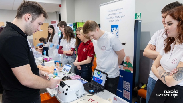 Fot. Robert Stachnik [Radio Szczecin] Studenci uczestniczyli w dniach otwartych w Centrum Symulacji Medycznej PUM [WIDEO, ZDJĘCIA]