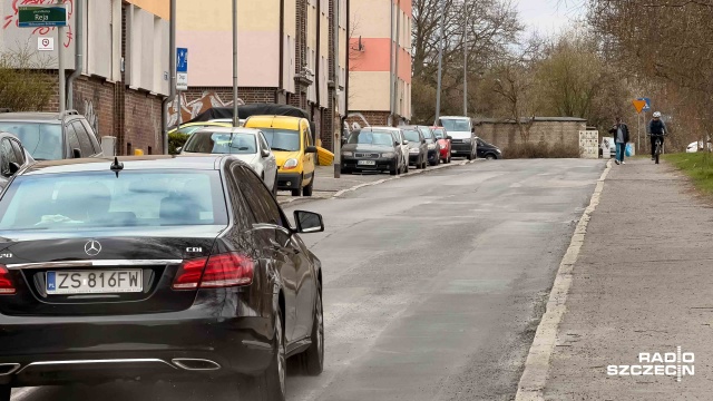 Fot. Robert Stachnik [Radio Szczecin] Spodziewali się remontu, a skończyło się na... łataniu dziur [ZDJĘCIA]