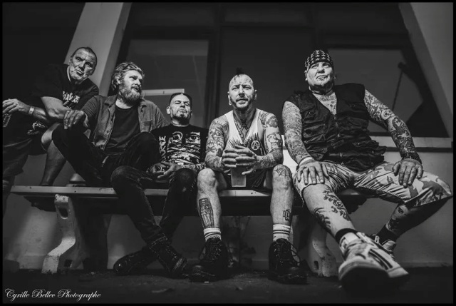 Discharge. Materiały prasowe organizatora Zagrzmi w Szczecinie na początku lata!