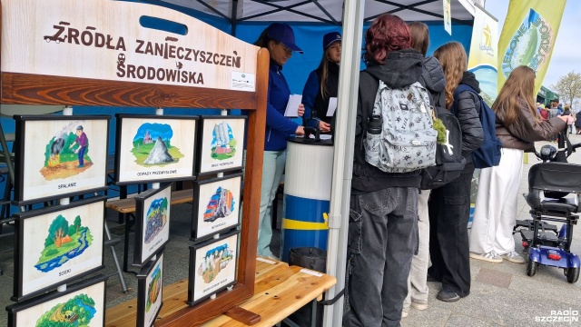 Fot. Joanna Maraszek [Radio Szczecin] Edukacja poprzez zabawę. Młodzież w Międzyzdrojach uczciła Dzień Ziemi [ZDJĘCIA]