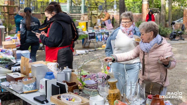 Fot. Robert Stachnik [Radio Szczecin] Kiermasz organizowany przez Stowarzyszenie Paczka dla Bohatera [WIDEO, ZDJĘCIA]