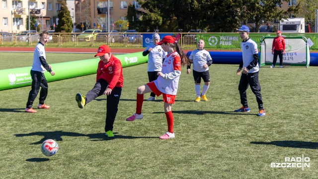 Fot. Robert Stachnik [Radio Szczecin] Turniej Futbol Plus w Przecławiu. "Nie liczymy bramek, integrujemy się" [WIDEO, ZDJĘCIA]