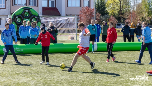 Fot. Robert Stachnik [Radio Szczecin] Turniej Futbol Plus w Przecławiu. "Nie liczymy bramek, integrujemy się" [WIDEO, ZDJĘCIA]
