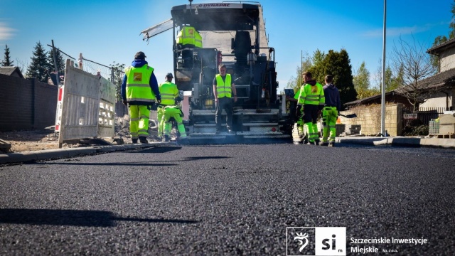 Fot. Szczecińskie Inwestycje Miejskie Trwa asfaltowanie na ul. Północnej [ZDJĘCIA]