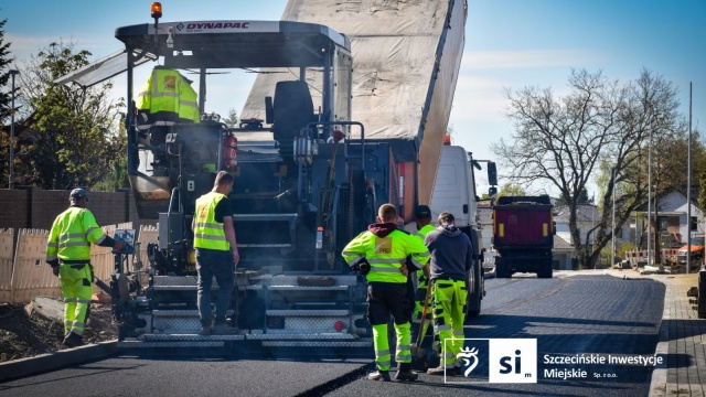 Fot. Szczecińskie Inwestycje Miejskie Trwa asfaltowanie na ul. Północnej [ZDJĘCIA]