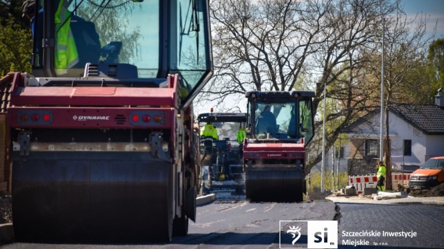 Fot. Szczecińskie Inwestycje Miejskie Trwa asfaltowanie na ul. Północnej [ZDJĘCIA]