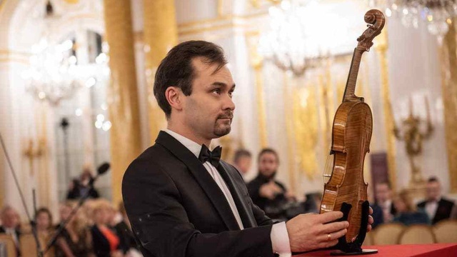 Janusz Wawrowski w Zamku Królewskim w Warszawie 4 grudnia 2018 roku. Uroczysty akt nadania imienia Polonia pierwszemu Stradivariusowi (1685 rok) zakupionemu w powojennej Polsce. Fot. Kinga Karpati, Daniel Za Wirtuozowskie zakończenie 8. Festiwalu Szczecin Classic w Złotej Sali Filharmonii [ZDJĘCIA]
