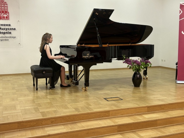 Fot. Kacper Narodzonek [Radio Szczecin] 12. Konkurs Pianistyczny "Z tańcem przez wieki" w Stargardzie