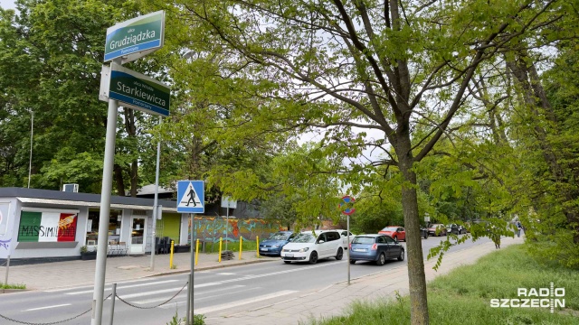 Fot. Robert Stachnik [Radio Szczecin] Na Starkiewicza przy szpitalu powstaną miejsca parkingowe [ZDJĘCIA]