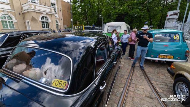 Fot. Robert Stachnik [Radio Szczecin] Parada zabytkowych samochodów w ramach Nocy Muzeów [ZDJĘCIA]