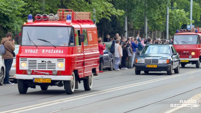 Fot. Robert Stachnik [Radio Szczecin] Parada zabytkowych samochodów w ramach Nocy Muzeów [ZDJĘCIA]