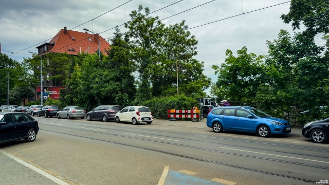 Fot. Wojciech Ochrymiuk [Radio Szczecin] Dziki parking przy ul. Potulickiej stanie się oficjalnym. Mieszkańcy zadowoleni [WIDEO, ZDJĘCIA]