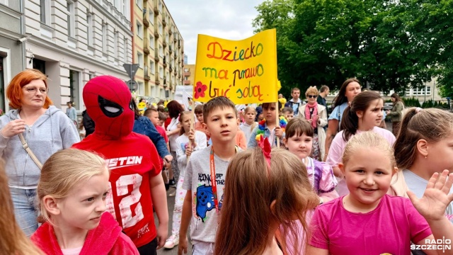Fot. Weronika Łyczywek [Radio Szczecin] Orszak Króla Maciusia opanował ulice Szczecina [WIDEO, ZDJĘCIA]