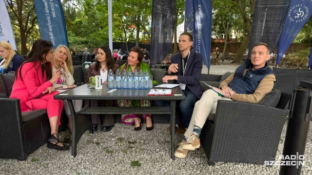 Fot. Robert Stachnik [Radio Szczecin] Studenci chwycili za mikrofon. "Jestem zachwycona" [ZDJĘCIA, AKTUALIZACJA, LAUREACI]