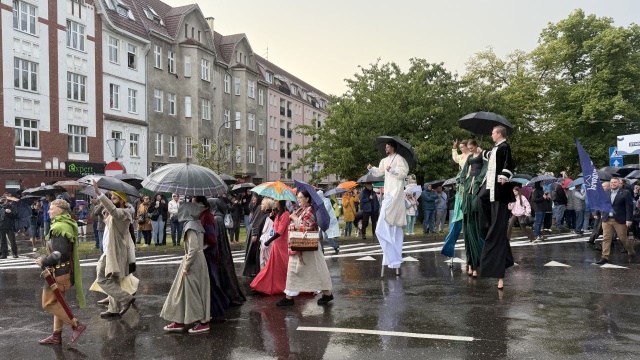 Fot. Krzysztof Cichocki [Radio Szczecin] Przedstawiciele ponad 80 miast w Stargardzie. Ulicami przeszła parada [ZDJĘCIA]