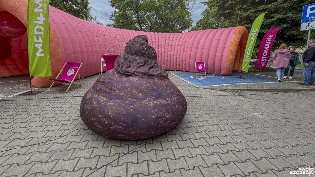 Fot. Maciej Papke [Radio Szczecin] Edukacyjne jelito w szpitalu na Pomorzanach. Promocja kolonoskopii i inne darmowe badania [WIDEO, ZDJĘCIA]