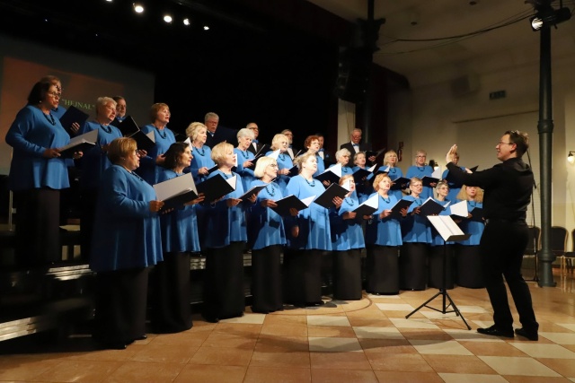 Chór Hejnał w Szczecinie pod dyrekcją Patryka Wróblewskiego. Fot. Tomasz Rychłowski Chóry z Czech i Polski na 61. Międzynarodowym Festiwalu im. prof. Jana Szyrockiego w Międzyzdrojach [ZDJĘCIA]