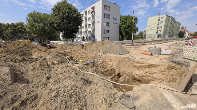 Fot. Maciej Papke [Radio Szczecin] Na ratunek jezioru. Montują przepompownię w Nowogardzie [WIDEO, ZDJĘCIA]