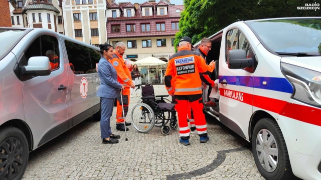 Fot. Przemysław Polanin [Radio Szczecin] Grupa Paramedic pomaga ludziom uwięzionym we własnych domach