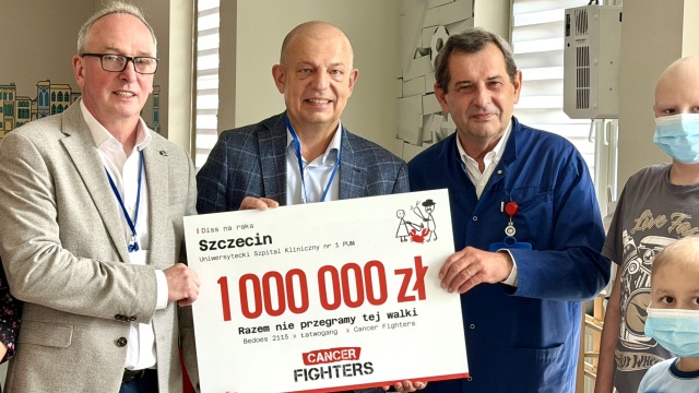 Fot. Uniwersytecki Szpital Kliniczny Nr 1 PUM w Szczecinie Fundacja Cancer Fighters przekazała 1 mln zł dla dziecięcej onkologii w Szczecinie [ZDJĘCIA]
