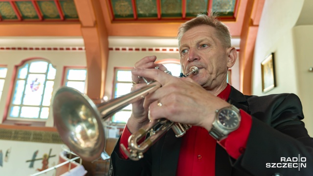 Roman Gryń – trębacz na Festiwalu Muzyczna podróż śladami Grünebergów w Szczecinie 2026. Fot. Robert Stachnik [Radio Szczecin] Zachwycający koncert Festiwalu Grünebergów [ZDJĘCIA]