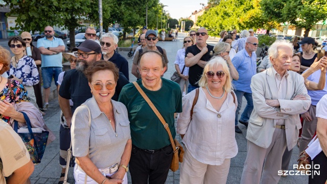 Fot. Robert Stachnik [Radio Szczecin] Szczecinianie zebrali się, by pokazać swoją solidarność z Ukrainą [ZDJĘCIA]