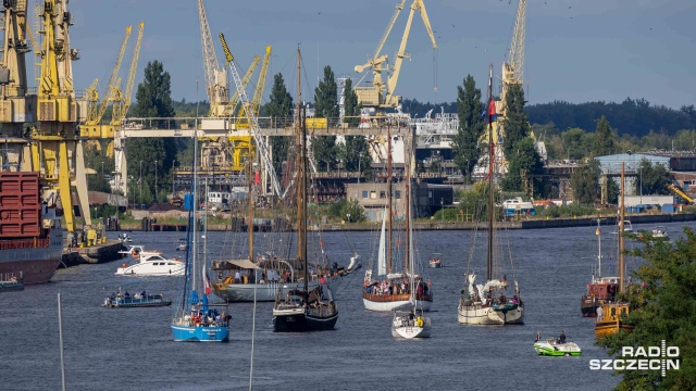 Fot. Robert Stachnik [Radio Szczecin] Finał na wodzie. Parada na koniec Żagli [ZDJĘCIA]