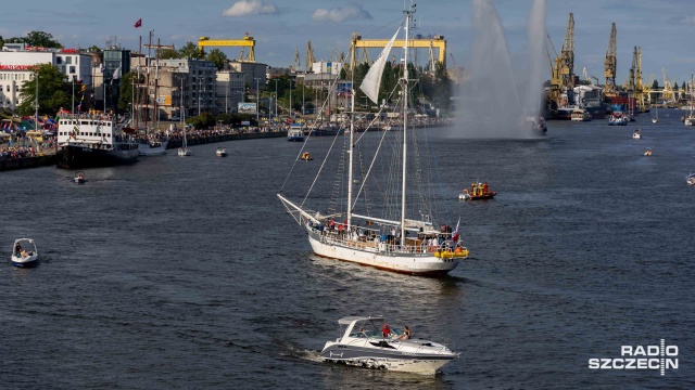 Fot. Robert Stachnik [Radio Szczecin] Finał na wodzie. Parada na koniec Żagli [ZDJĘCIA]