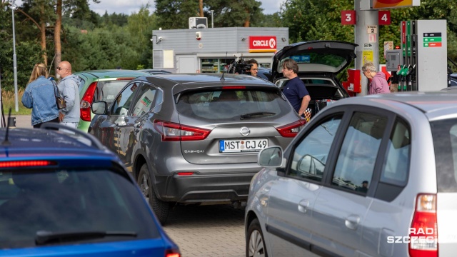 Fot. Robert Stachnik [Radio Szczecin] Na obniżkach cen paliwa korzystają także Niemcy [ZDJĘCIA]