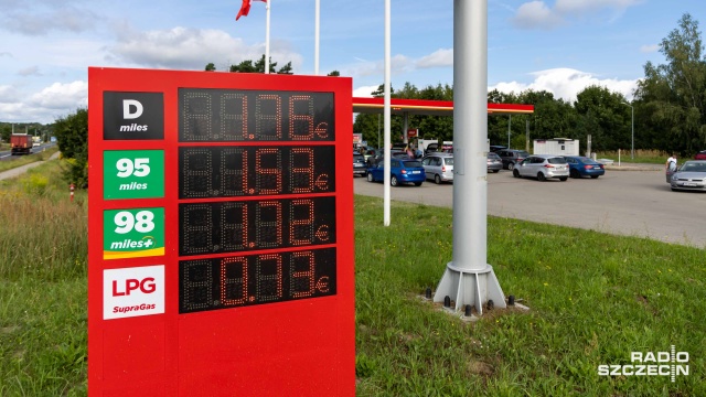 Fot. Robert Stachnik [Radio Szczecin] Na obniżkach cen paliwa korzystają także Niemcy [ZDJĘCIA]