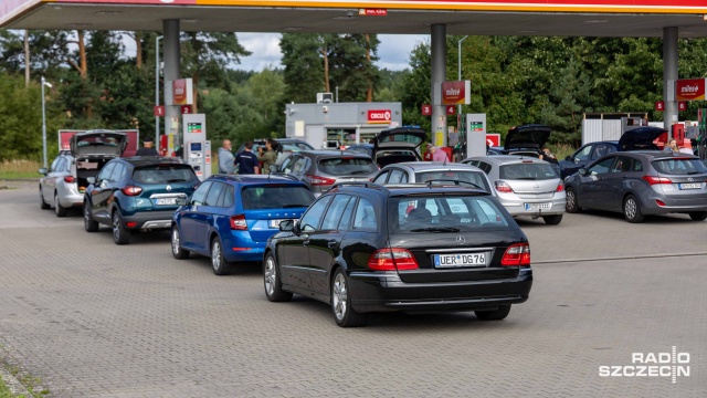 Fot. Robert Stachnik [Radio Szczecin] Na obniżkach cen paliwa korzystają także Niemcy [ZDJĘCIA]