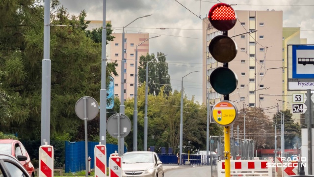 Fot. Robert Stachnik [Radio Szczecin] Lampy w zygzaku. Powód: gęsto pod ziemią [WIDEO, ZDJĘCIA]
