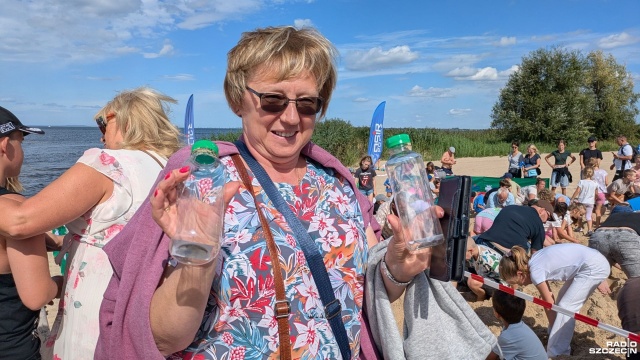 Fot. Maciej Papke [Radio Szczecin] Na plaży w Trzebieży można było wykopać skarby [ZDJĘCIA]