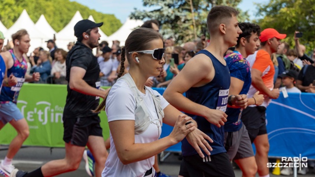 47. PKO Półmaraton Szczeciński Fot. Robert Stachnik [Radio Szczecin] Szczecin: Uczestnicy półmaratonu na trasie [ZDJĘCIA]