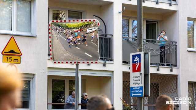 47. PKO Półmaraton Szczeciński Fot. Robert Stachnik [Radio Szczecin] Szczecin: Uczestnicy półmaratonu na trasie [ZDJĘCIA]