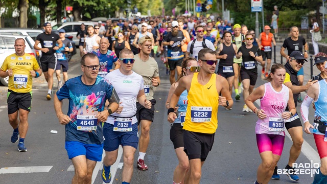 47. PKO Półmaraton Szczeciński Fot. Robert Stachnik [Radio Szczecin] Szczecin: Uczestnicy półmaratonu na trasie [ZDJĘCIA]
