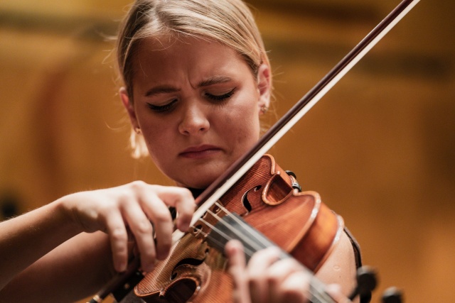 International Lutosławski Youth Orchestra pod batutą maestro Przemysława Neumanna w Złotej Sali Filharmonii w Szczecinie. Fot. Piotr Nykowski Zofia Anna Olesik z orkiestrą ILYO w Złotej Sali Filharmonii [ZDJĘCIA]