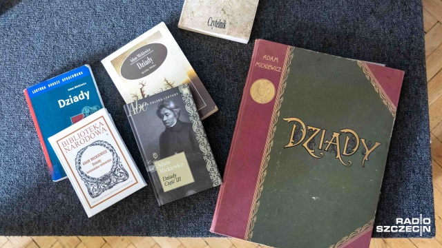 Fot. Robert Stachnik [Radio Szczecin] Narodowe Czytanie "Dziadów" w Szczecinie [ZDJĘCIA]