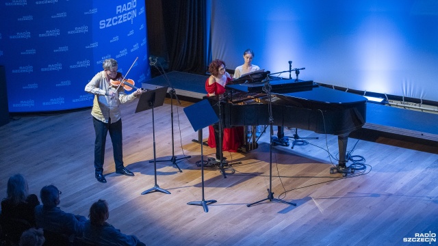 Fot. Maciej Papke [Radio Szczecin] Wirtoz skrzypiec, nadzieja ze Szczecina i uczeń z Kenii. Koncert w Radiu Szczecin [ZDJĘCIA]