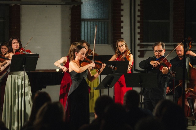 Agata Szymczewska – skrzypaczka i Volodia Mykytka – altowiolista z Baltic Neopolis Orchestra. Fot. Tomek Wieczorek Spektakularny start nowego sezonu Baltic Neopolis Orchestra [ZDJĘCIA]