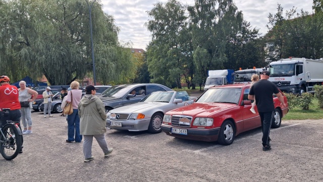 Fot. Joanna Maraszek [Radio Szczecin] Zlot zabytkowych Mercedesów w Świnoujściu