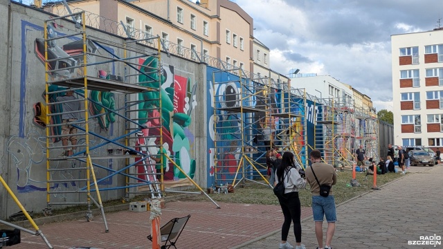 Fot. Maciej Papke [Radio Szczecin] Ściany aresztu przy ul. Kaszubskiej w Szczecinie ozdobią murale [ZDJĘCIA]