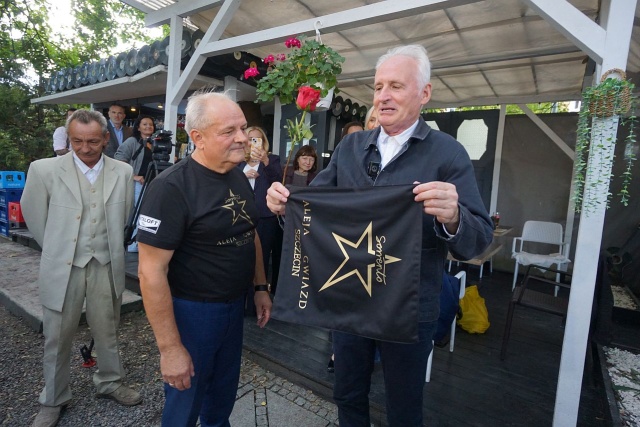 Krzesimir Dębski (od prawej) i Janusz Dudziński w szczecińskim „Sorrento”. Fot. Krzysztof Żurawski Nowe gwiazdy rozbłysły w kultowym „Sorrento” [ZDJĘCIA]