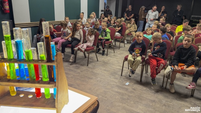 Fot. Maciej Papke [Radio Szczecin] Rodzinny festyn na Skolwinie; eksperymenty, lektura, spotkanie z pisarką... [ZDJECIA]
