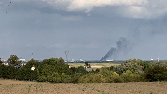 Fot. Internauta Michał Pożar w Szczecinie. Płoną gumowe rury [ZDJĘCIA]