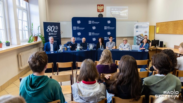 Fot. Robert Stachnik [Radio Szczecin] "Portrety Dwójki" to wystawa o losach absolwentów II LO [ZDJĘCIA]