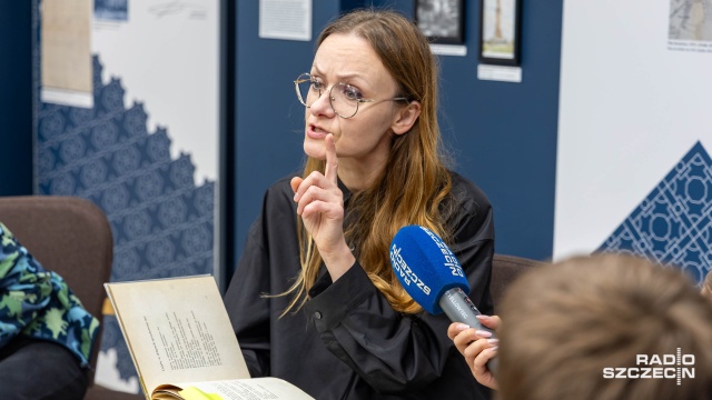 Fot. Robert Stachnik [Radio Szczecin] Młodzi ze Szczecina z odwiedzinami u poetki [ZDJĘCIA]