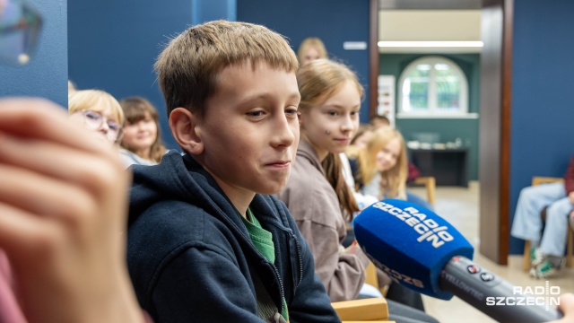 Fot. Robert Stachnik [Radio Szczecin] Młodzi ze Szczecina z odwiedzinami u poetki [ZDJĘCIA]