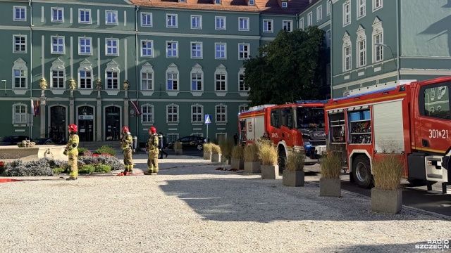 Fot. Weronika Łyczywek [Radio Szczecin] Ewakuacja kilkuset pracowników Urzędu Miasta. To tylko ćwiczenia [ZDJĘCIA]