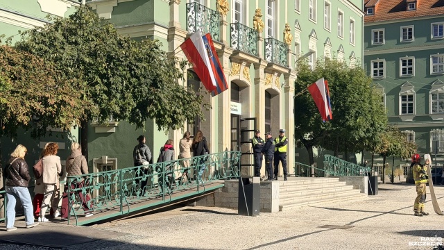 Fot. Weronika Łyczywek [Radio Szczecin] Ewakuacja kilkuset pracowników Urzędu Miasta. To tylko ćwiczenia [ZDJĘCIA]